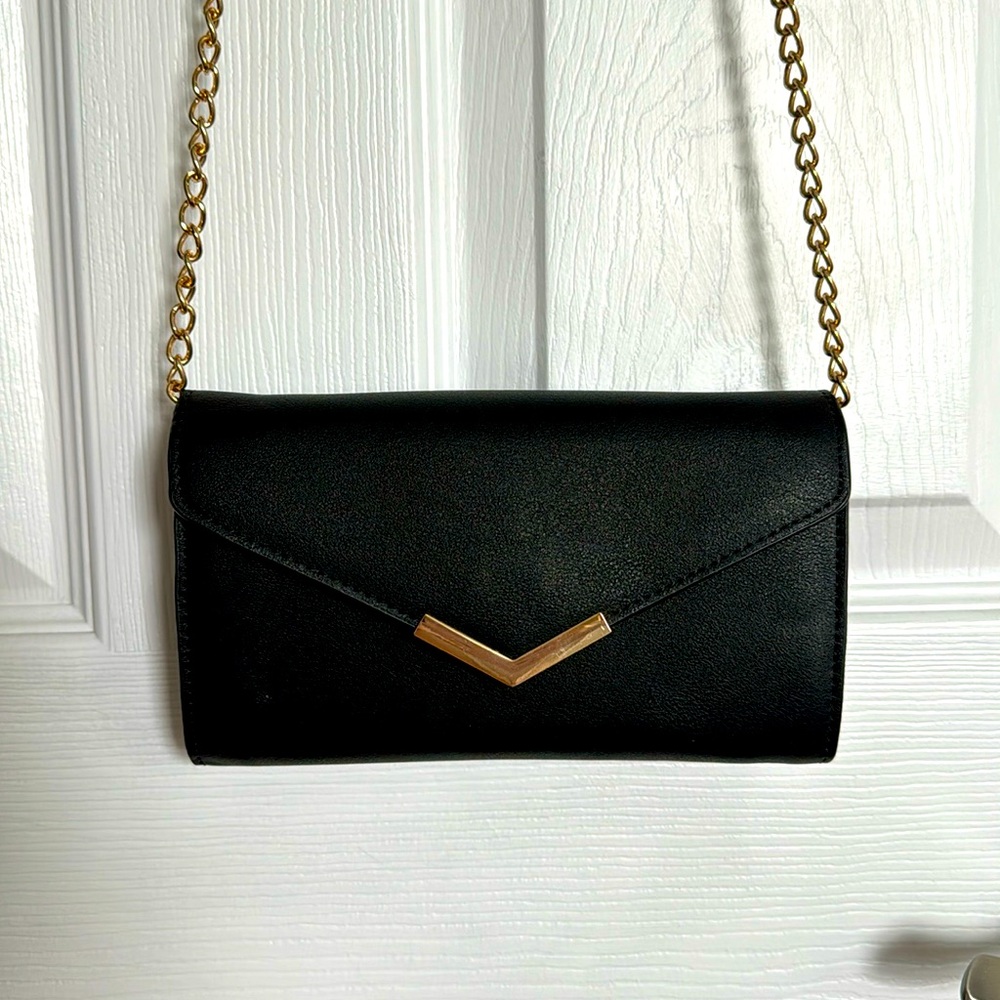Black wallet crossbody